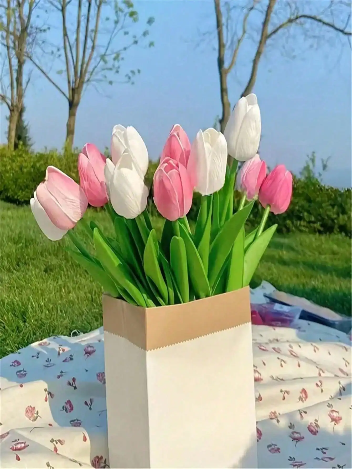 Ein Set aus 6 künstlichen Tulpen, geeignet für Heimdekoration und Tischdekoration bei Jubiläen (Vase nicht inbegriffen). – Detail 2