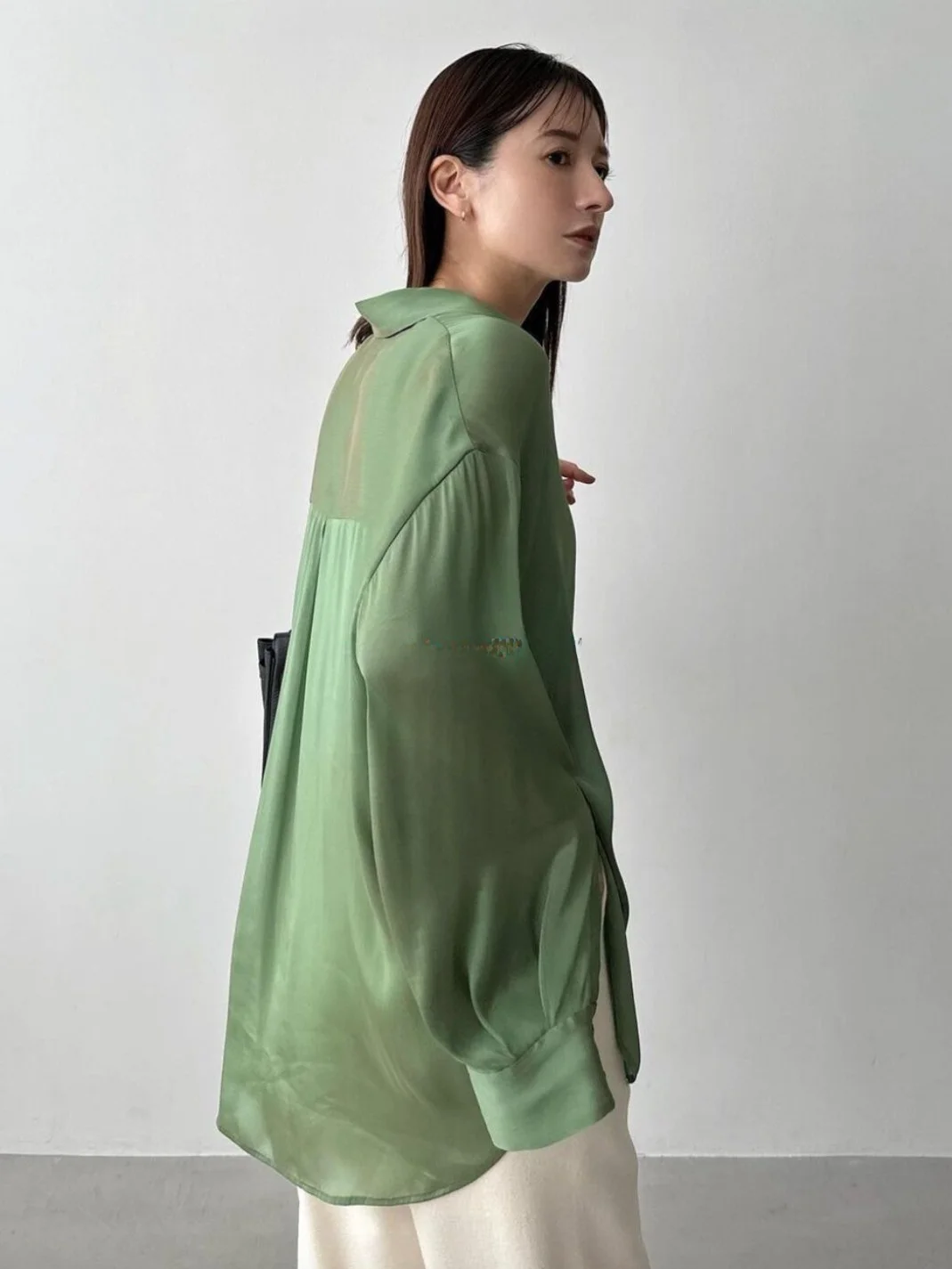 

C1ane Satin Loose Shirt with Button Detail Pure Color Commute Style Long Sleeve Regular Length Polyester Fiber 100%