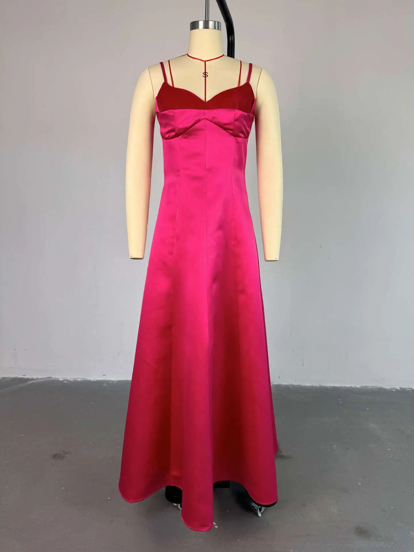 ชุดเดรสแคมิสผู้หญิงแขนกุดสายรัดคอวีเอวสูงแลดูผอมชุดเดรสทรงเอสีทึบสลิมฟิตแม็กซี่ชุดยาว