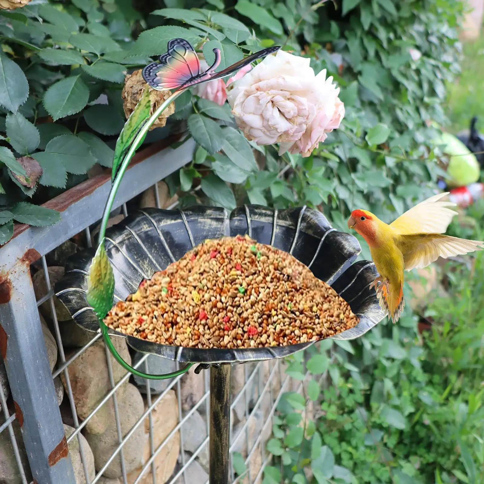 

Metal Bird Bath for Outside Garden Birdbath Decor Housewarming Gift Retro Design 3 Prong Stake Base Bird Feeder for Courtyard