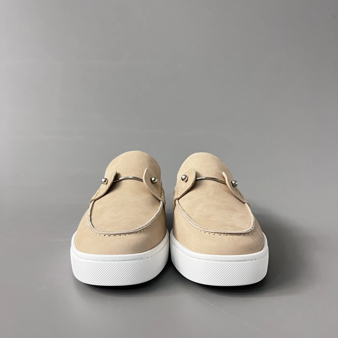 Luxury Men's Round Rivet Button Beige Leather Lace Up Red Bottom Sneakers Casual Boat Shoes White Sole Fashion Party Footwear
