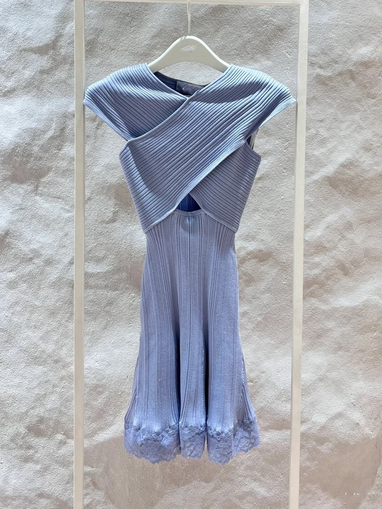 فستان أنيق بأكمام قصيرة وتطريز دانتيل متقاطع، بلون أزرق ضبابي، تصميم راقٍ للنساء لفصلي الربيع والصيف