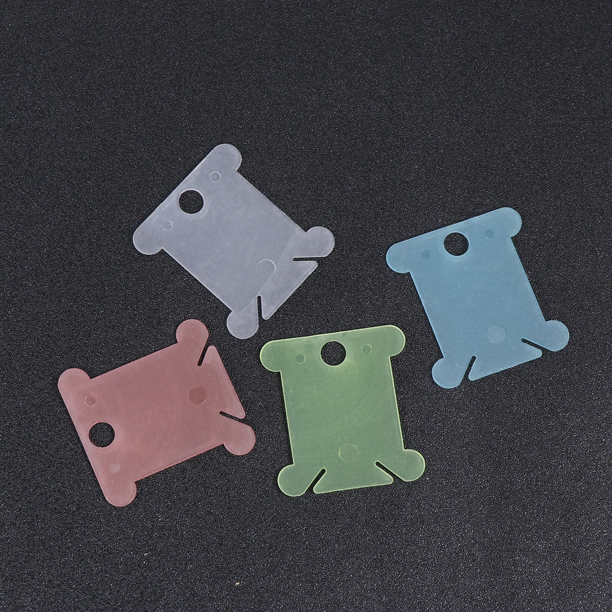 

400Pcs Stitch Sewing Tools Winding Plate Board Attractive Design Easy to Observe and Store Blue Green Pink Transparent