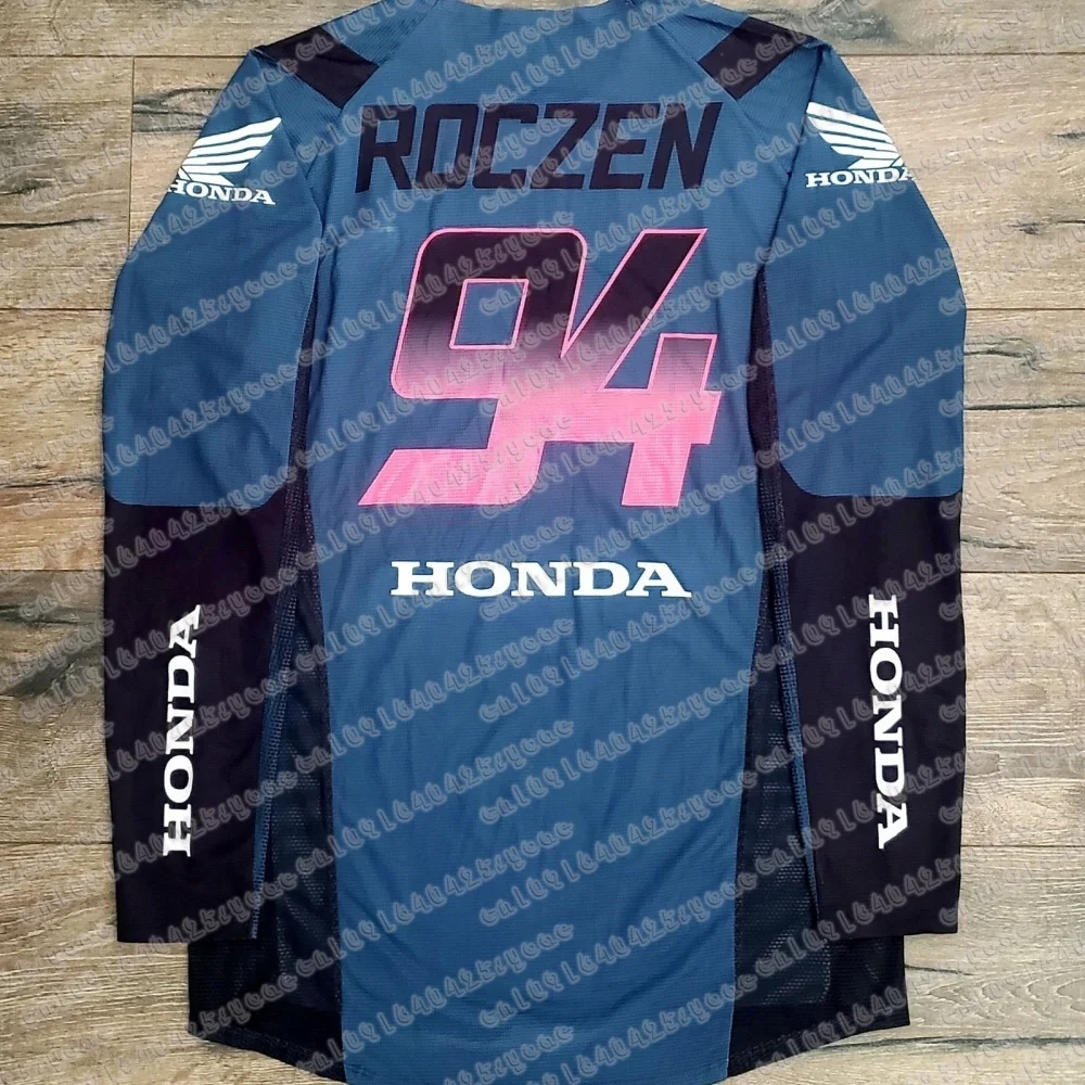 

Лето 2025 г., быстросохнущая майка для мотоцикла Honda # ROCZEN Дышащая гоночная рубашка с длинными рукавами 94, удобная велосипедная повседневная уличная рубашка