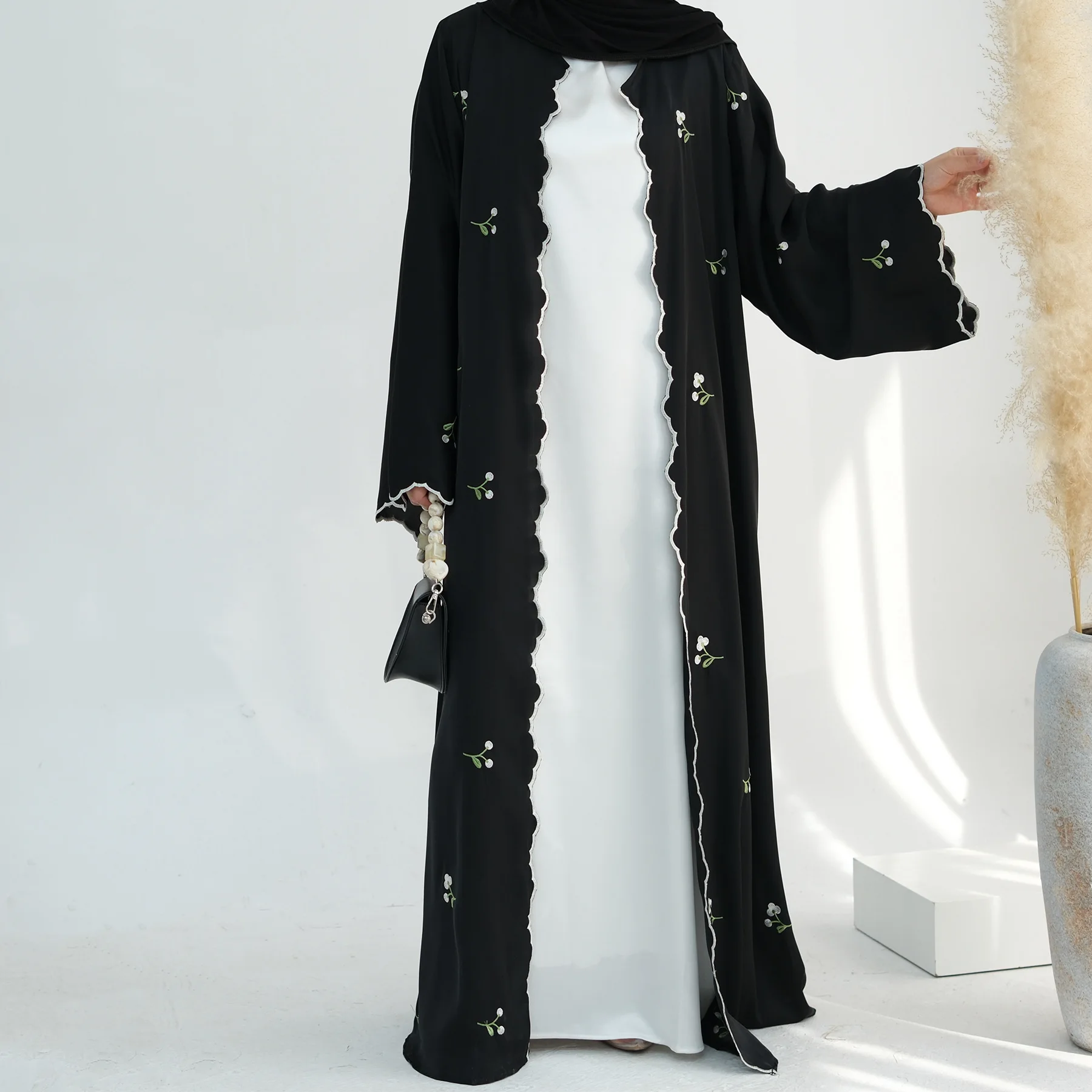 

2025 Mozon new fashion lace trench coat simple and exquisite autumn and winter women's coat flower embroidery elegant lace coat