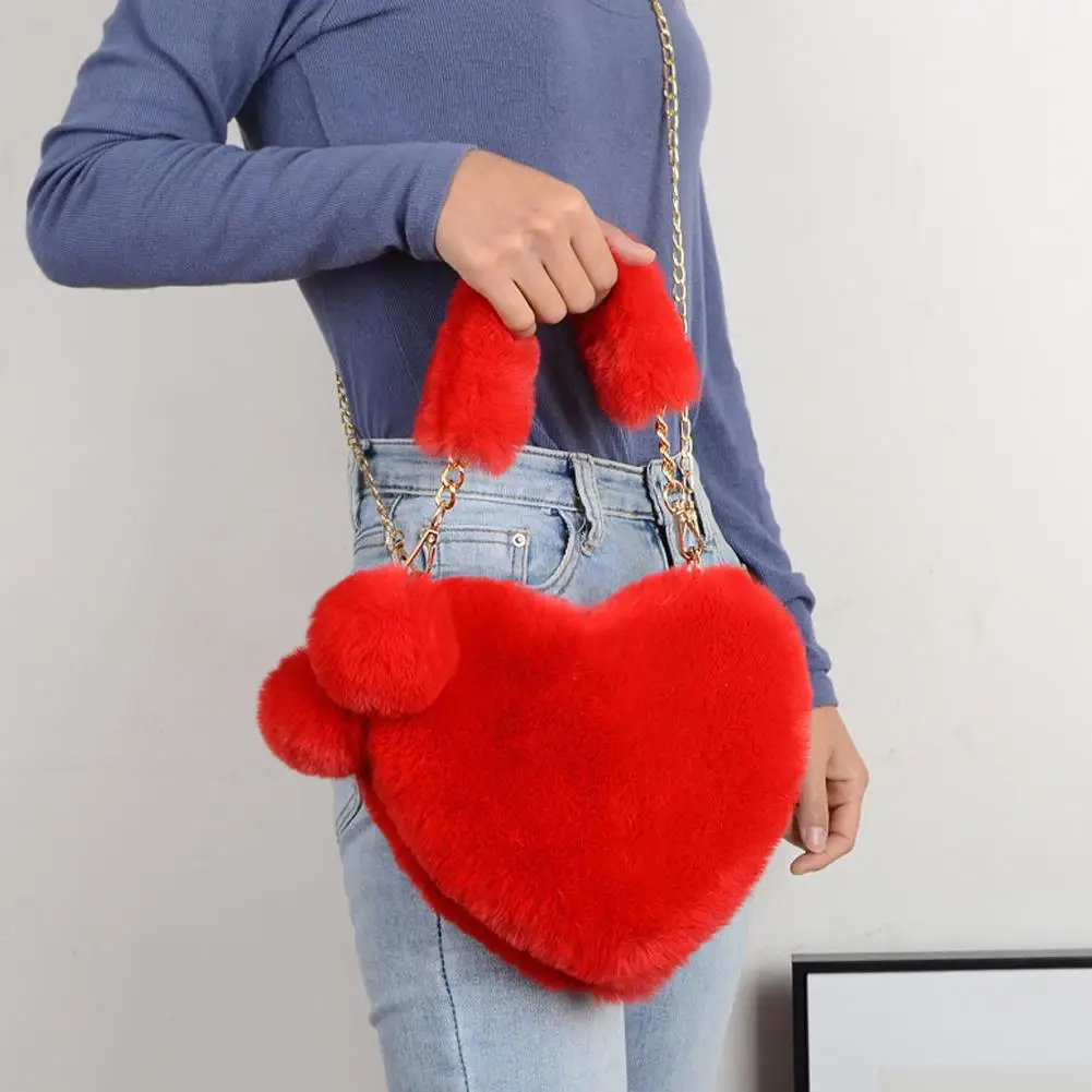 حقائب يد نسائية على شكل قلب حقائب كروس لطيفة من الفرو الصناعي حقيبة كتف بسلسلة من القطيفة الناعمة حقائب يد على شكل قلب #5
