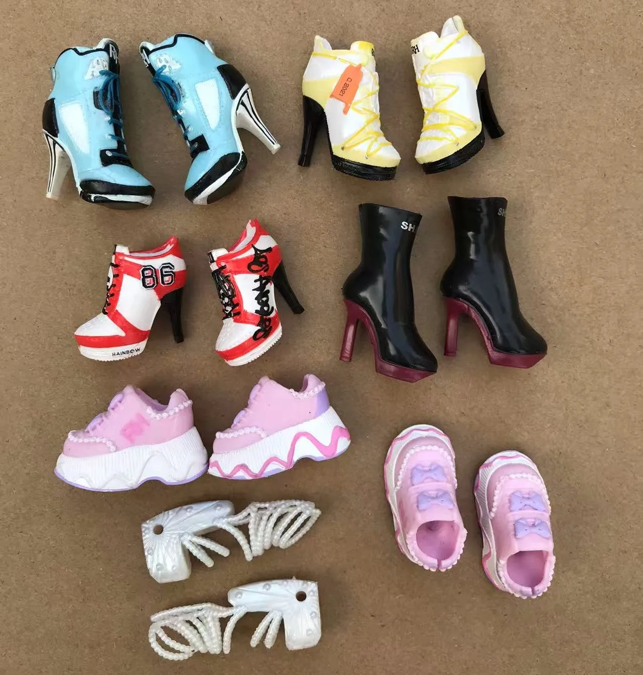 Rainbow Doll Boots High Heels Doll Shoes 1/6 Doll Accessories Decors Dark Brown Doll Hands With Nails Polish