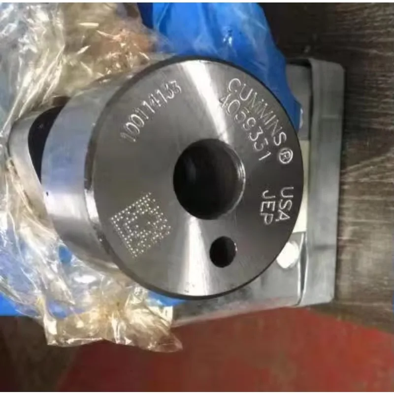 Hot ISX15 With High Quality Camshaft With High Material 4059198 4059331 3685964 3685963 3412284 4059198 4059333 3680780 4298627