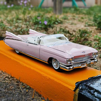 1/24 Pink Eldorado Biarritz Series 62 Alloy Car Model Diecast Metal Classic Sports Vehicles Car Model Sound Light Kids Toys Gift
