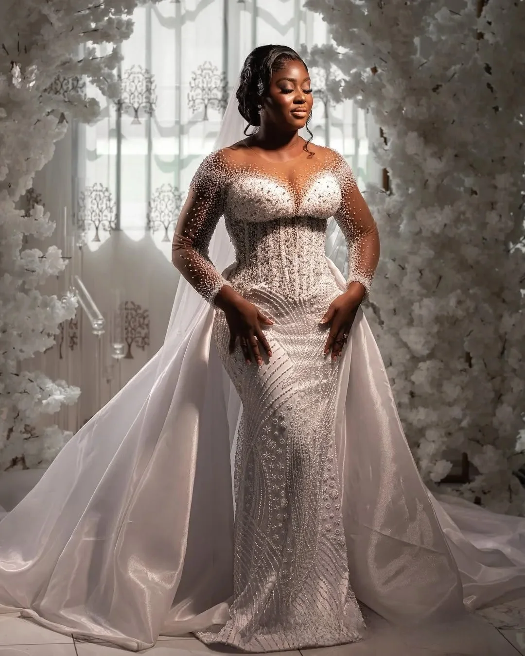 Abito da sposa a sirena taglie forti personalizzato Abiti da sposa per la sposa Treno staccabile Collo trasparente Illusion Maniche lunghe Pizzo con perline