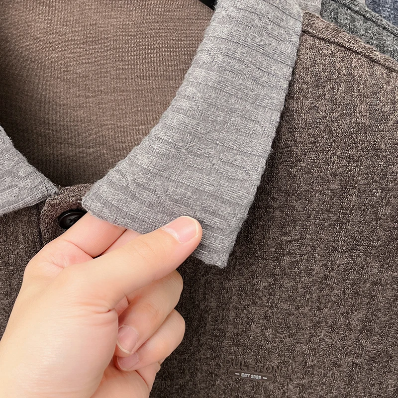 Hochwertiges Herren-Polohemd mit Print, Herbstneuheit, bequemes Langarm-T-Shirt mit Revers, einfarbig, modische Business-Herrenbekleidung – Detail 12
