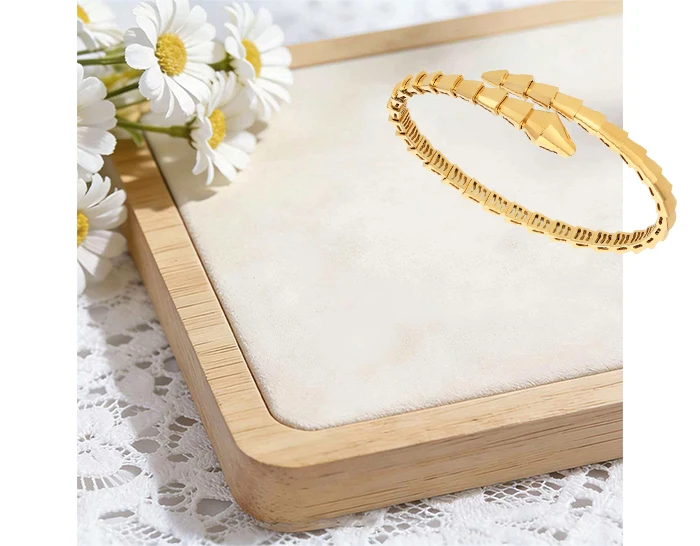 

2026 High-Quality Fashion Classic 925 Silver Snake Head and Snake Body Bracelet for Daily Wear