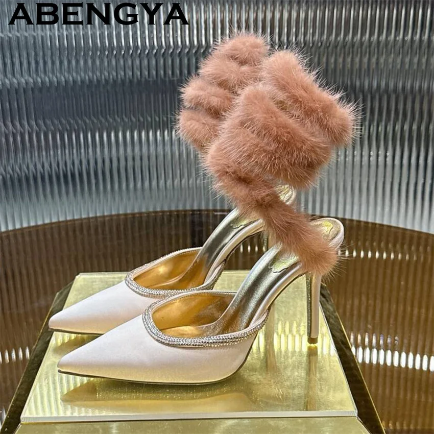 

Сексуальные атласные босоножки с острым носком на тонком высоком каблуке, женские летние модные гламурные сандалии-гладиаторы с мехом, размеры 34-43, большие размеры