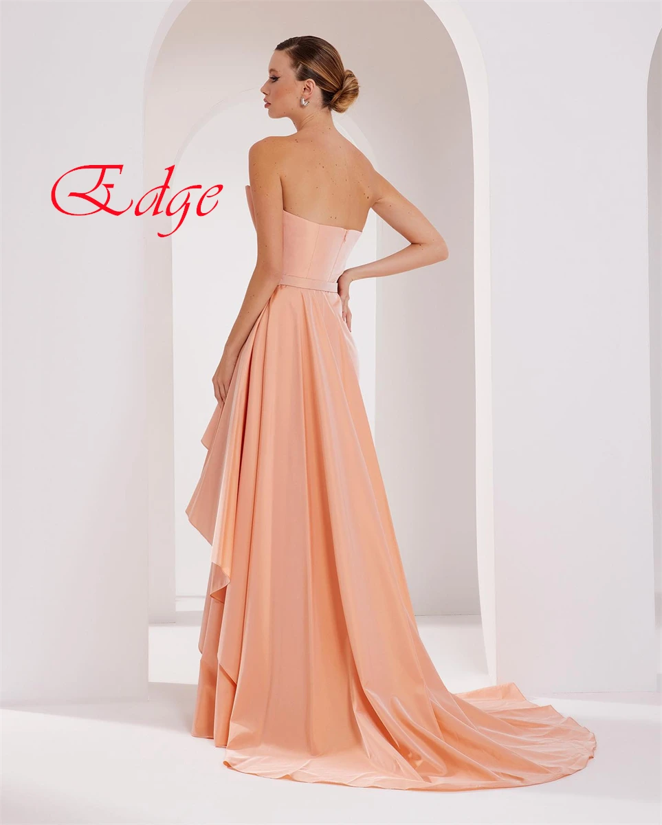 ที่กําหนดเองอย่างเป็นทางการแชมเปญ Jersey ชุดราตรีโมเดิร์น Strapless แขนกุดซิปด้านหลัง Ruched Sweep Train Homecoming Dress