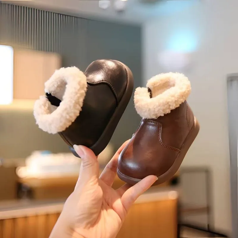 

Ботильоны для девочек в корейском стиле, детские кожаные ботинки с круглым носком, замшевые теплые зимние детские полусапожки 2025, нескользящие милые модные ботинки