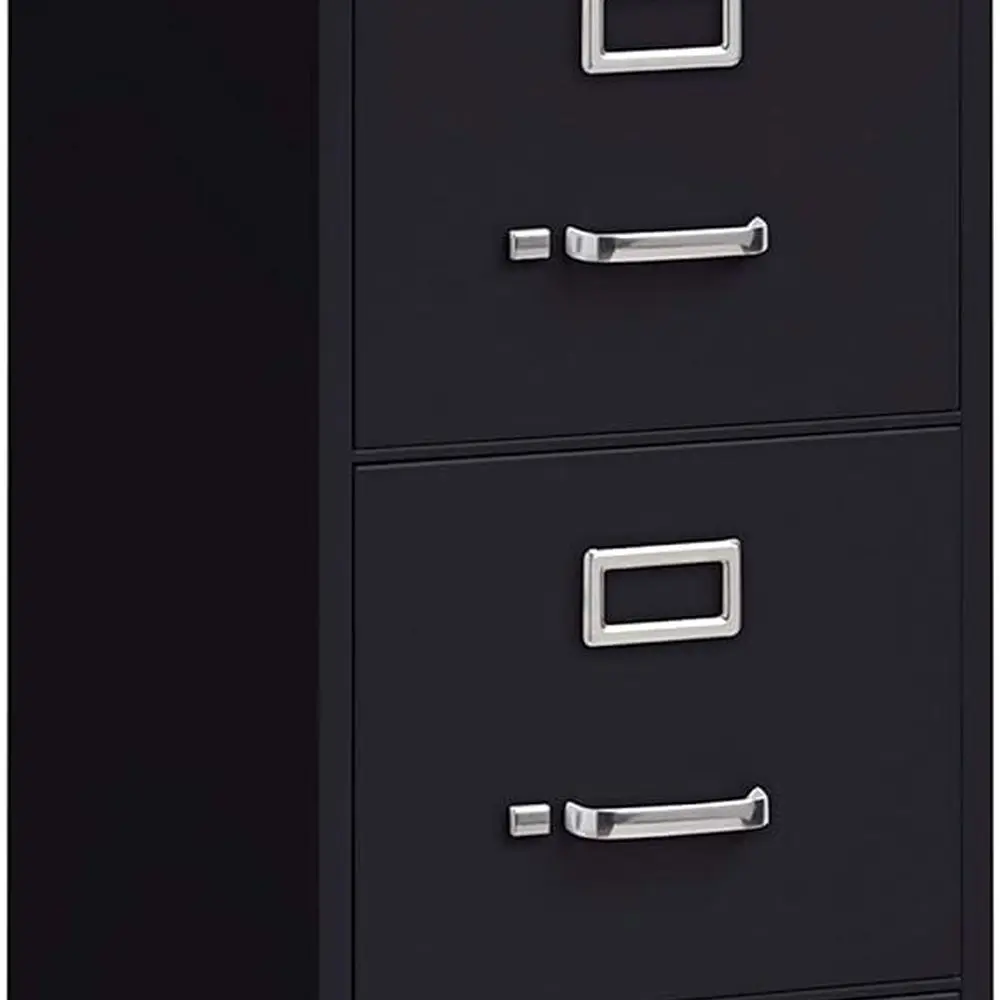 

Черный вертикальный картотечный шкаф с 4 ящиками и глубиной 25 — коммерческий класс