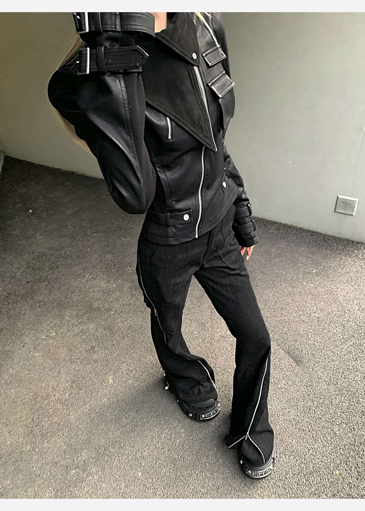 Lautaro Spring Autumn Cool Handsome Short Black Fitted Pu Leather Jacket Women Long Sleeve Zip Up Luxury Designer Clothing 2025