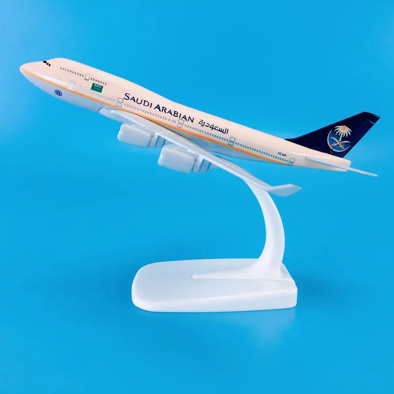 Baza Hot Sale Zinc Ally Material 1:440 16cm Airplane Model Aircrafts Boeing B747-400 Saudi Arbian Plane Model