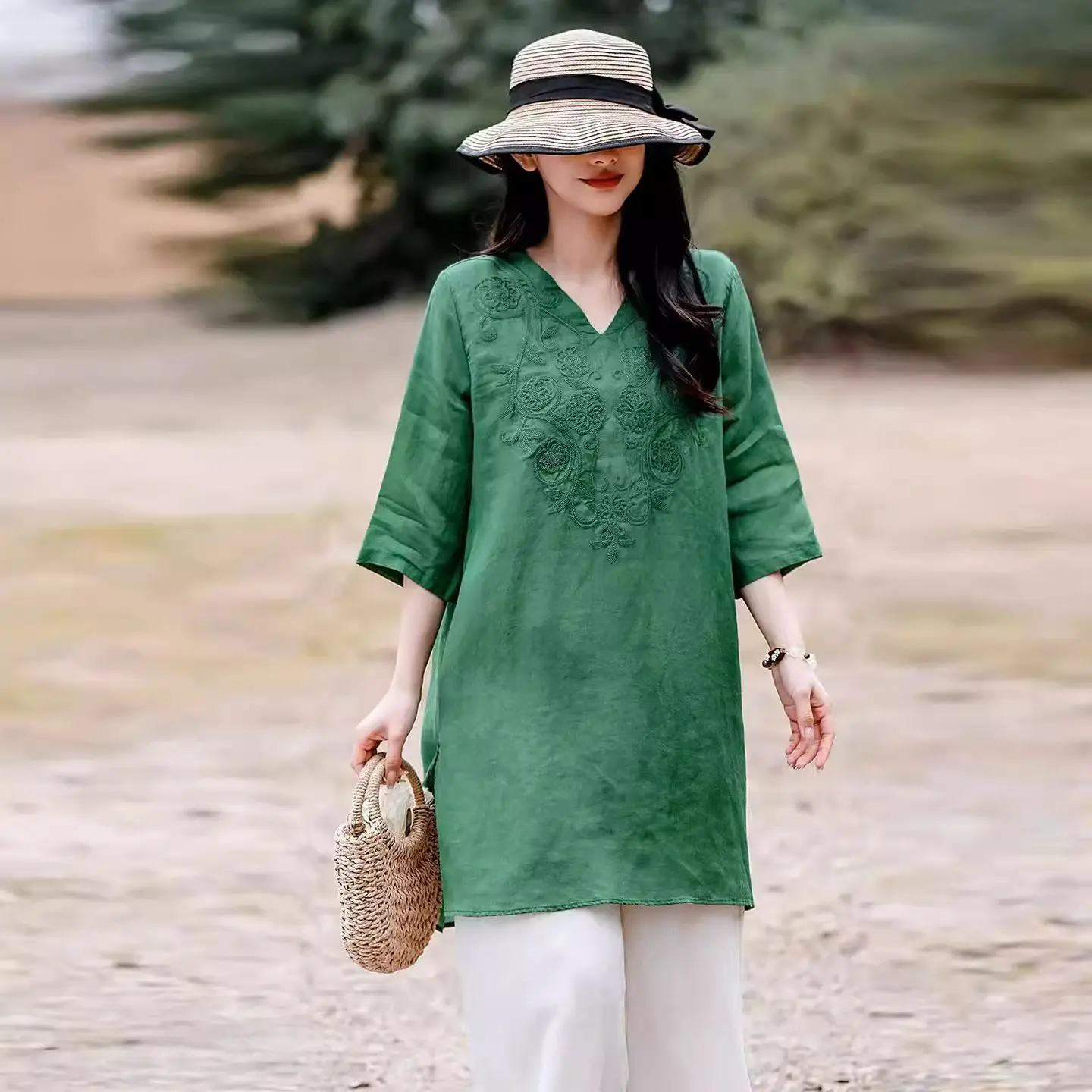 

Spring and Summer Fashion Loose Solid Color Embroidered Literary Retro Charm Women's Plus Size Cotton Linen V-Neck Top