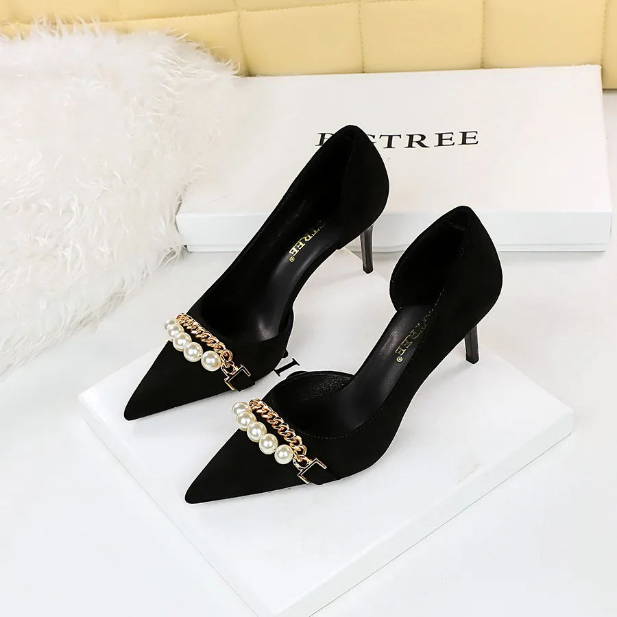 

Women's Korean Banquet High Suede Shallow Pointed Pearl Metal Chain Side Hollow Singles Women Women Shoes Heels туфли женские