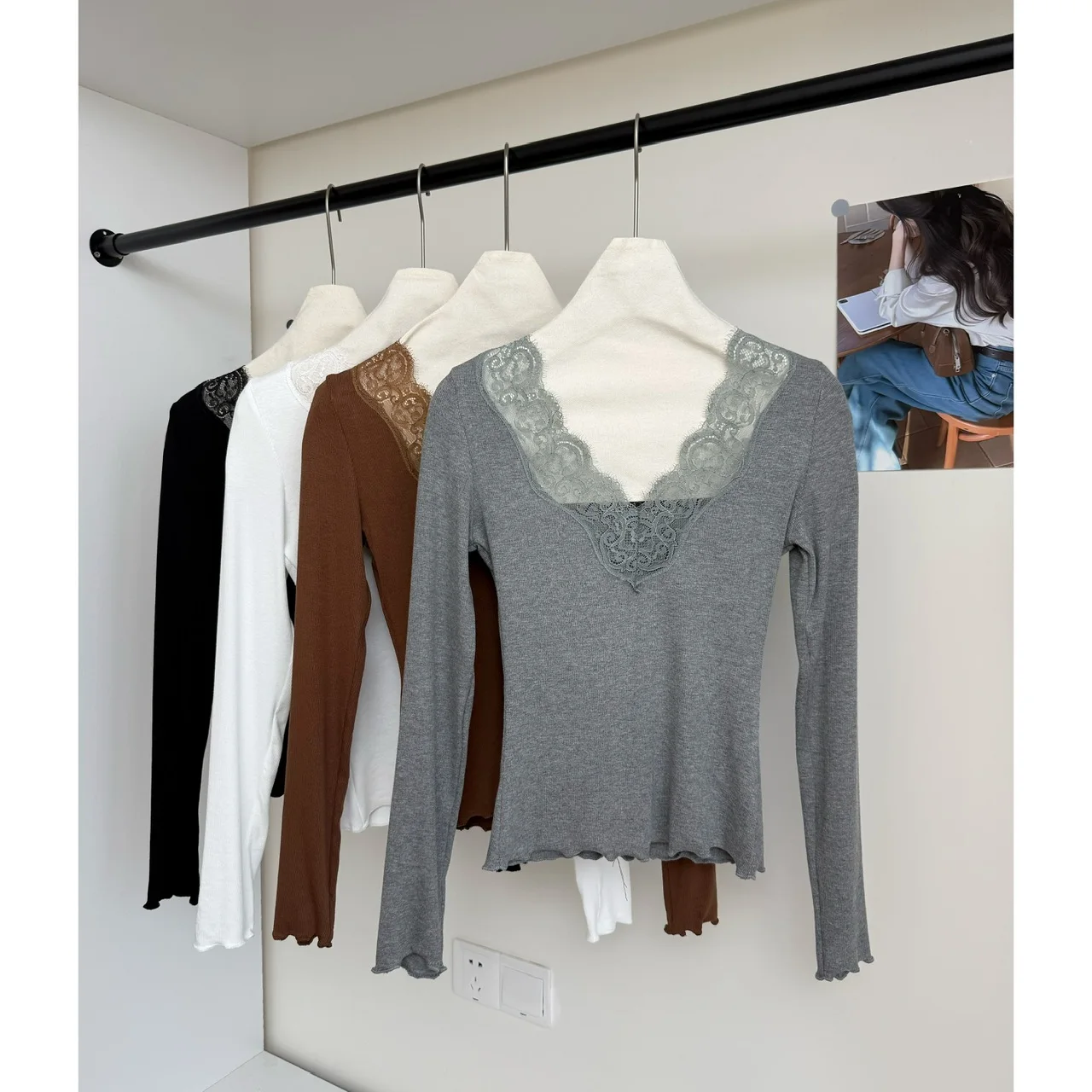 Sexy Basic Lace Long Sve T-Shirt Damen Tägliche Taille-Cinching Dünnes Frühlings-Herbst-Top Trendiger V-Ausschnitt-Pullover Normale Länge