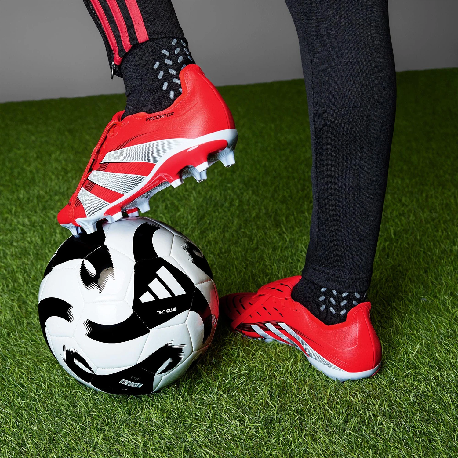 Adidas genuine New Foldable Tongue Training Durable Soccer Shoes ID1319 view 2