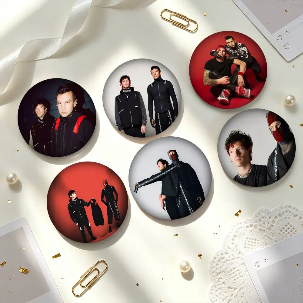 T-Twenty One Pilots Band  25mm 32mm 44mm 58mm 75mm Brooches Badges Pins for Accessories Gift