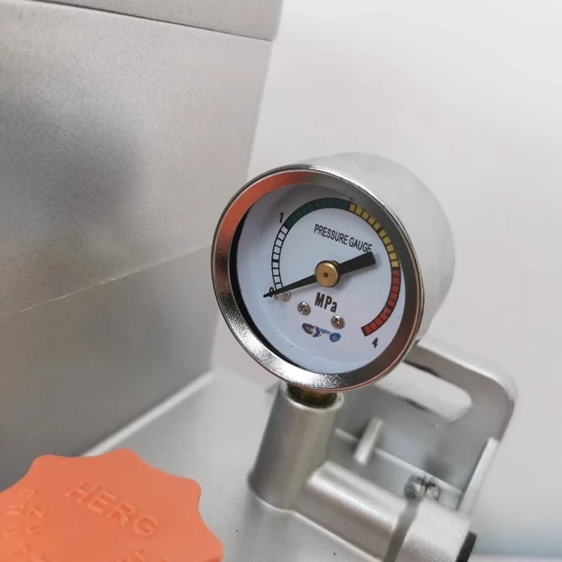 

NEW IN STOCK HERG Valley lubricating oil pump injector 4MPa pressure gauge oil pressure gauge TZ-2202-210X/2232-410X