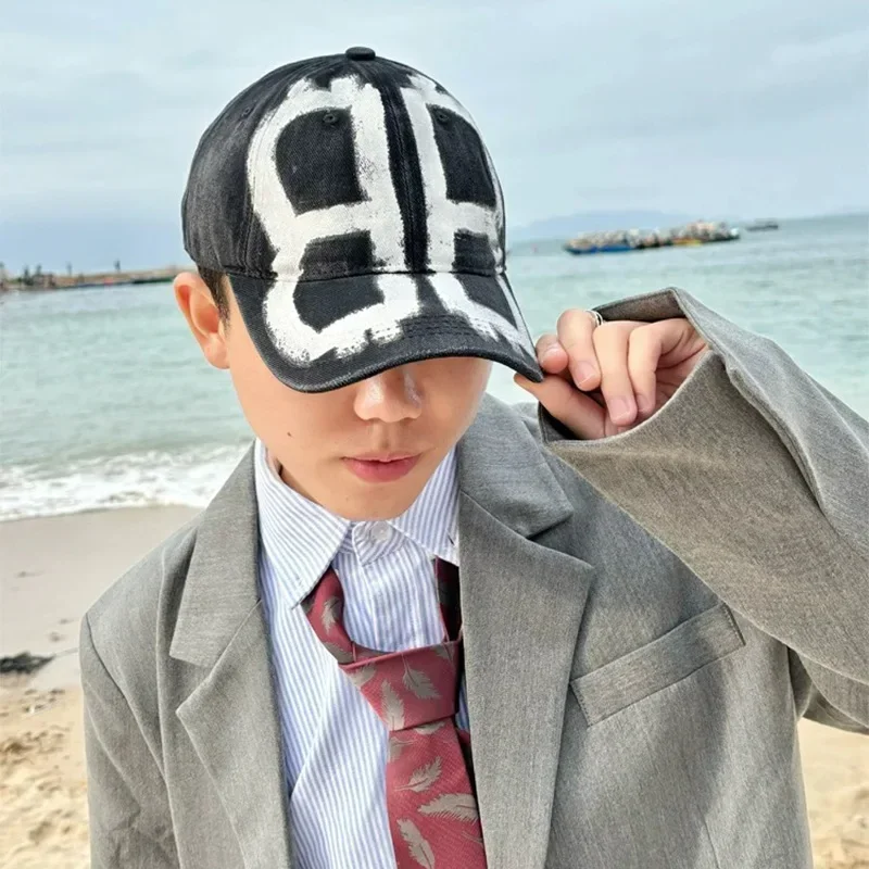 2025Novo desgastado رذاذ pintado الكتابة على الجدران bb carta boné de beisebol das mulheres dos homens guarda-sol الهيب هوب Rua باتو atacado