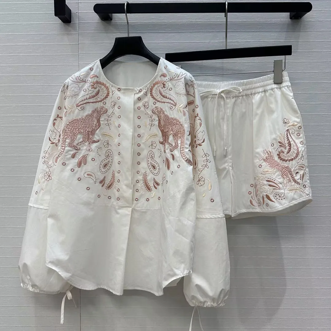 

New Fashion Summer Holiday Style White Embroidery Animal Flower Pattern O-neck Lantern Sleeve T-shirt With Shorts 2 Piece Set