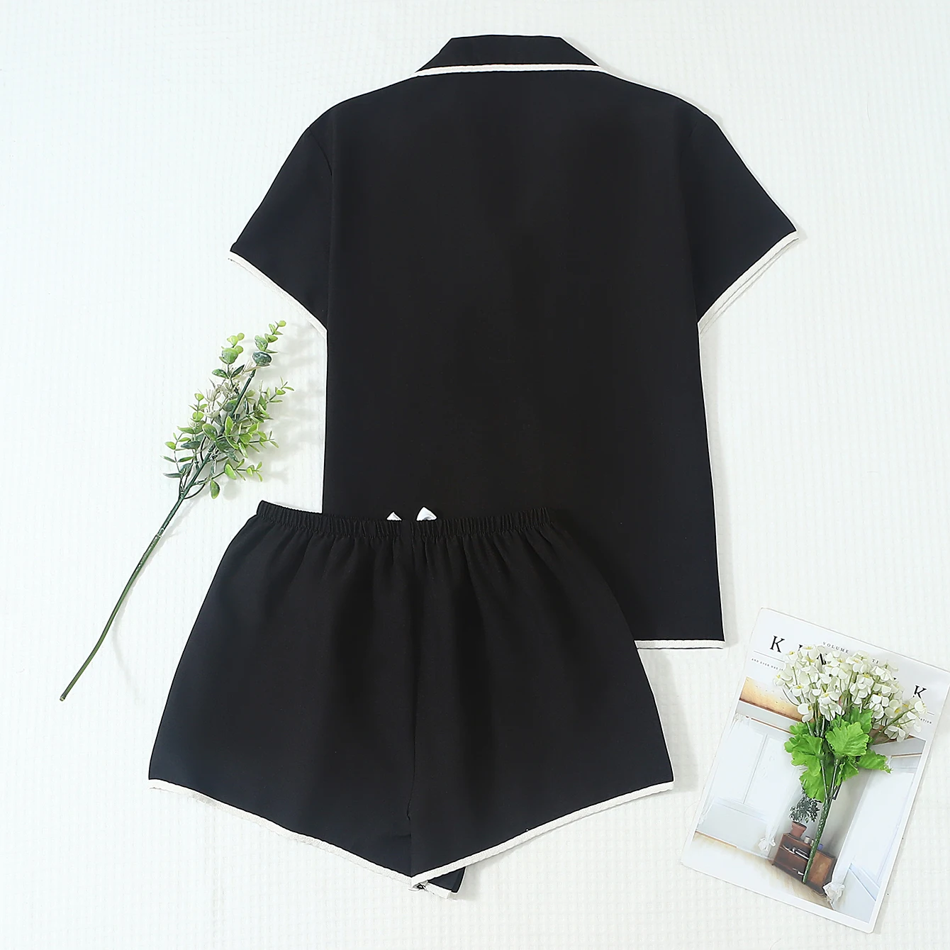 Two-Piece Set of Comfortable Black Bubble Print Short-Sleeve Tops with White Trim, Button Closure, Pockets, and Bow Shorts for Spring and Summer Women's Pajamas and Loungewear, Suitable for Home Use