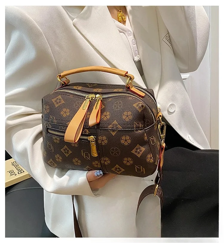 

2025 Luxury Pillow Tote Bag, Adjustable Wide Strap Boho Shoulder & Crossbody Purse, Women's Oversized Designer Bag