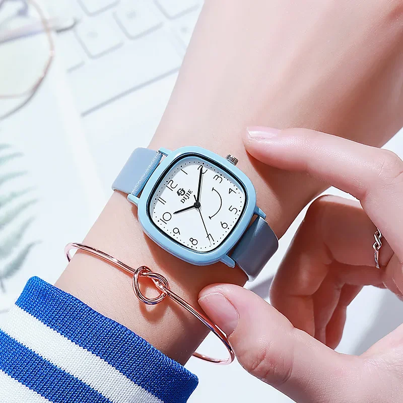 Fashion Women Quartz Watch Digital Square Dial Casual Watches Leather Strap Fashionable Clock Wristwatch Students Gifts Montre