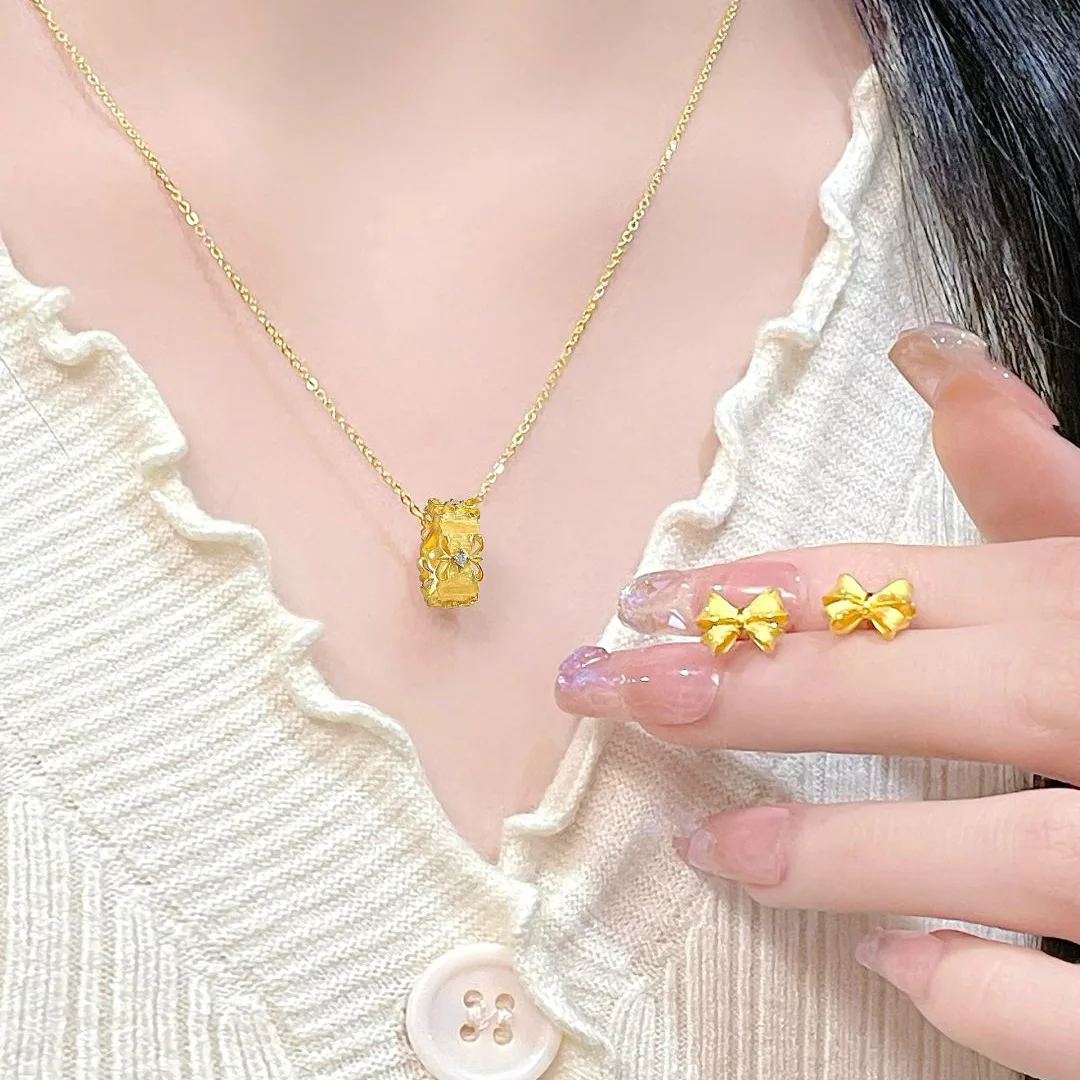 Retro elegant micro inlaid diamond hollow out pendant necklace for women's fashion light luxury charms collar chain jewelry