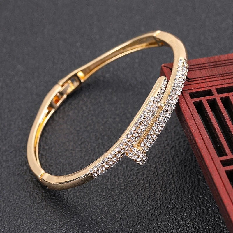 Women\'s Zircon rhinestone Bracelet high quality classic geometric nail design can open fashion accessories