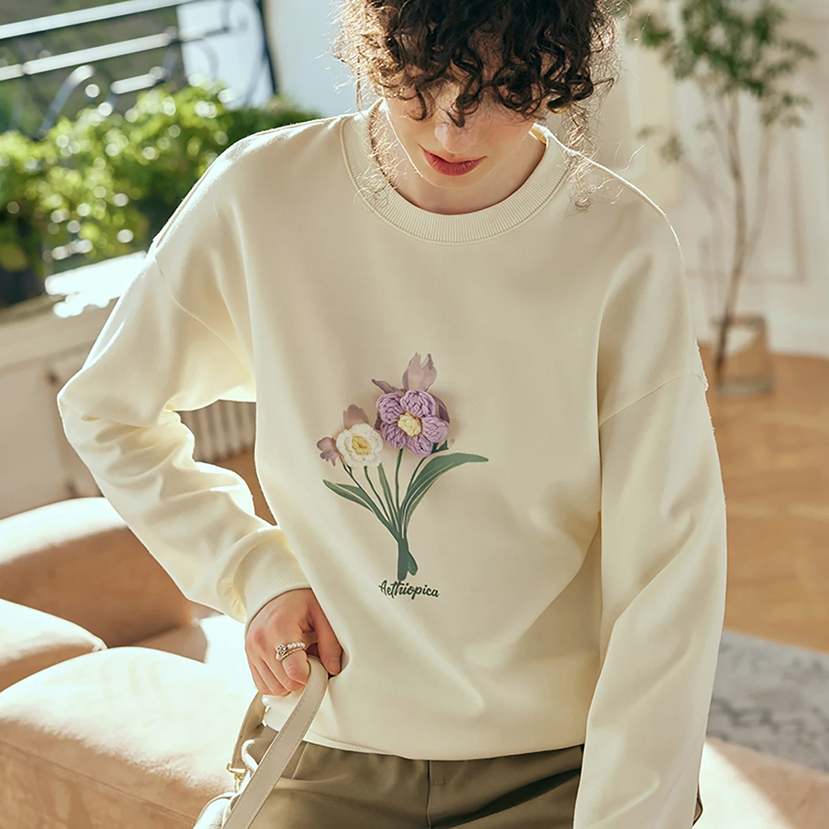 OLrain Long-Sleeved Crew Neck Women's Early Autumn 2025 New Loose Three-dimensional Hand-Hooked Pullover Top O23QR83911