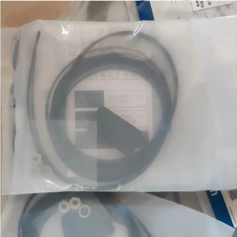 

Новый оригинальный оптоволоконный фотоэлектрический переключатель E32-ZD22B 2M E32-CC200 2M E32-DC200F 2M E32-D21R 2M E39-F32D 1M E32-T223R 2M