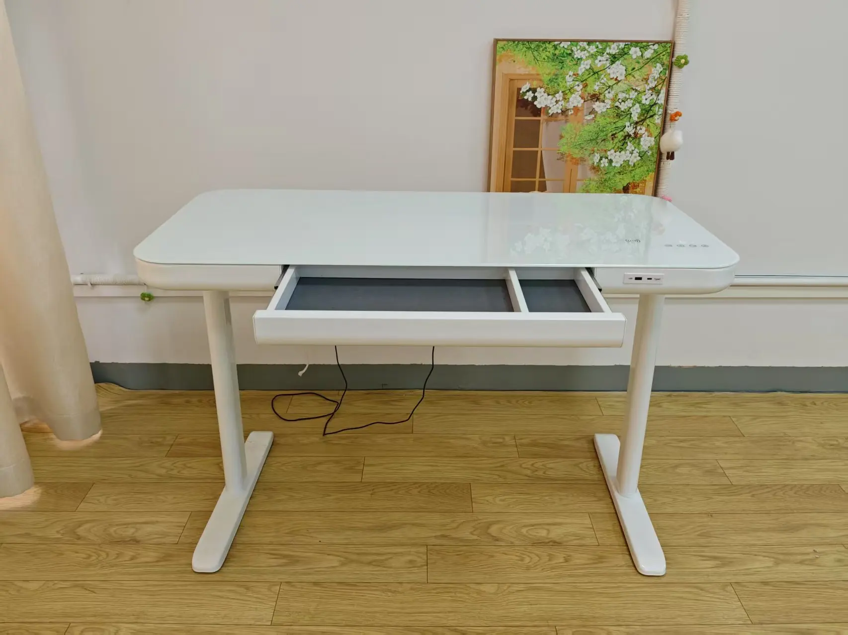 Moderner Design-Lautsprechertisch aus gehärtetem Glas, USB-/Typ-C-Anschlüsse, kabelloses Laden, multifunktionale Audiomöbel für Zuhause/Büro