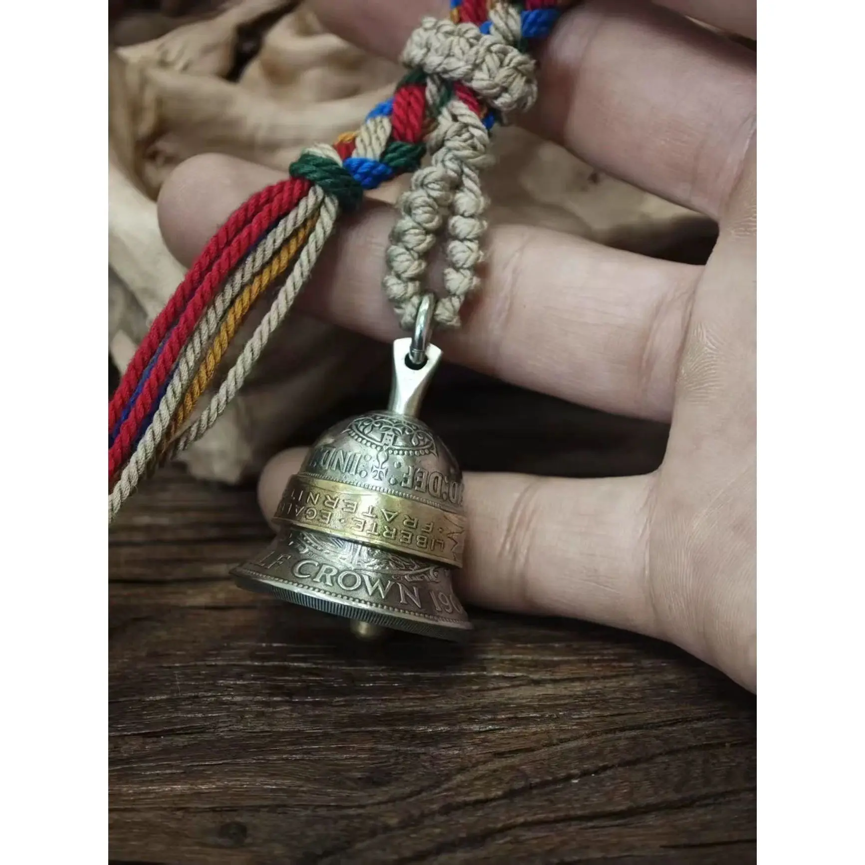 اثنين من اللفات ونصف كرونا جرس المرقعة خمر سيارة قلادة المفاتيح حقيبة سحر حقيبة الديكور #2