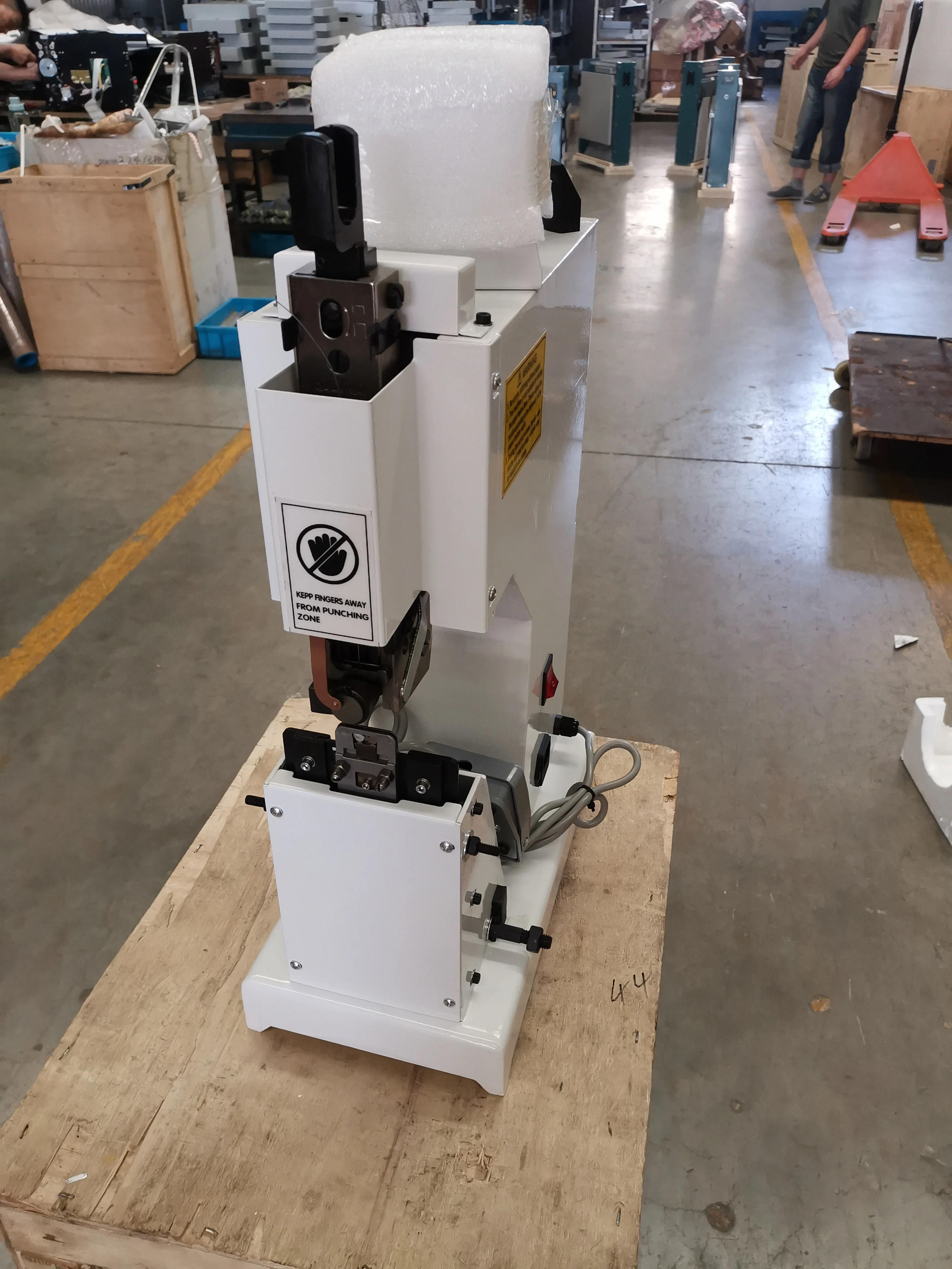 

2025WH100 Electric Single Head Wire Saddle Book & Document Stitching & Binding Machine