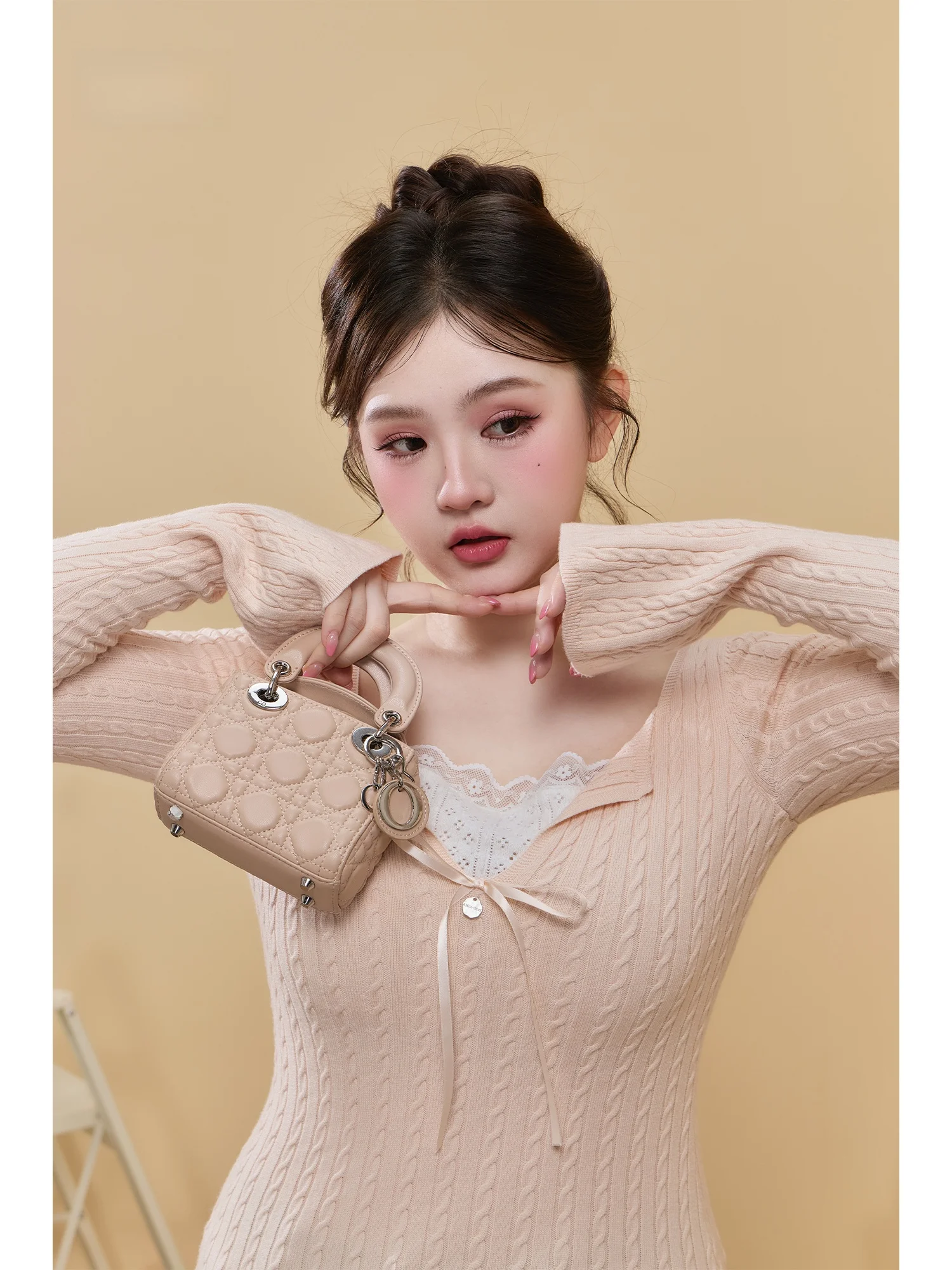 

Zhou Bai Zi Knitted Top Layering Expert Peach Pink Collision White Long Sleeve Regular Fit Women's Fashion Spring 2026