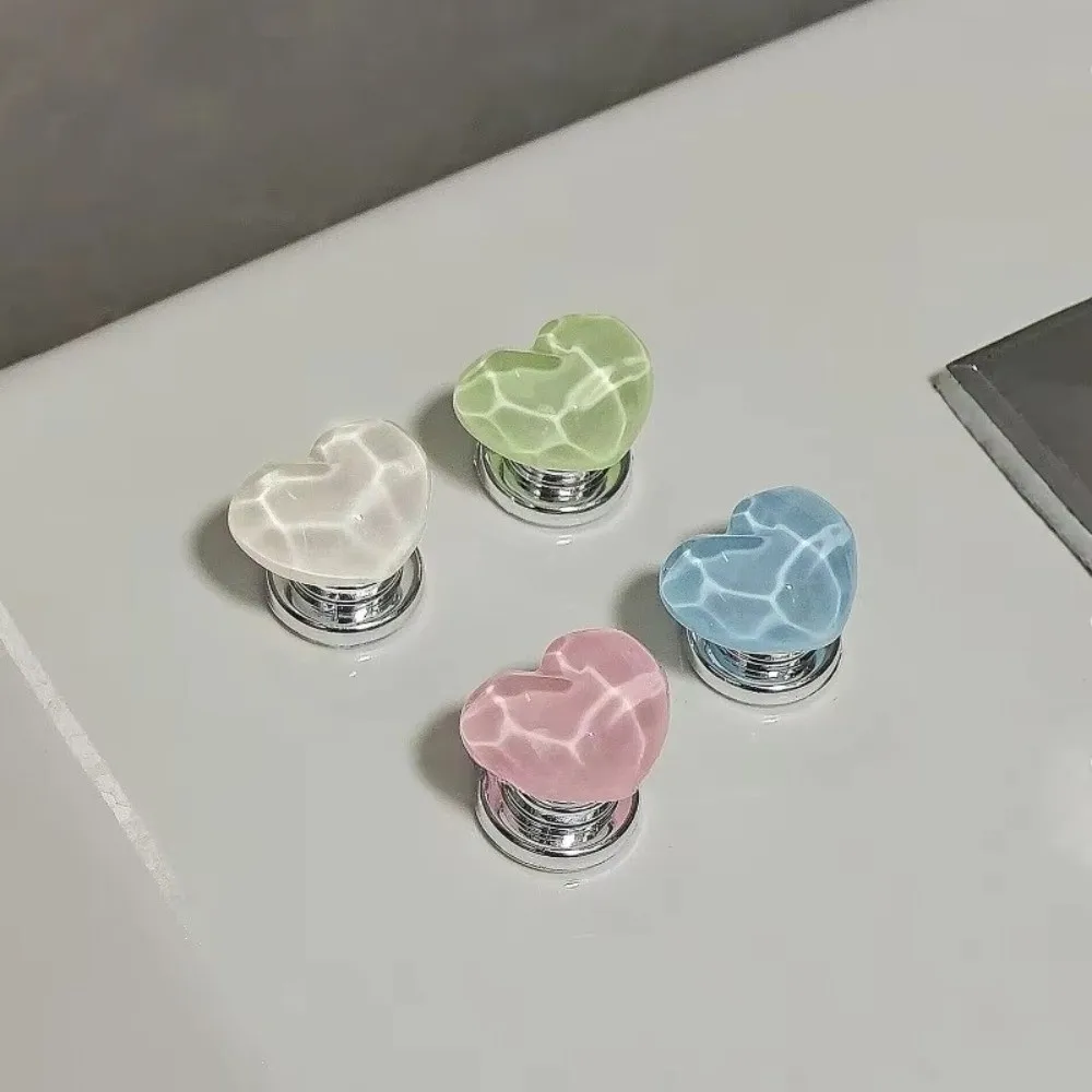 

2pcs Creative Heart Shaped Toilet Press Button Self-Adhesive Nail Protector Bathroom Water Tank Buttons Toilet Pusher Toilet