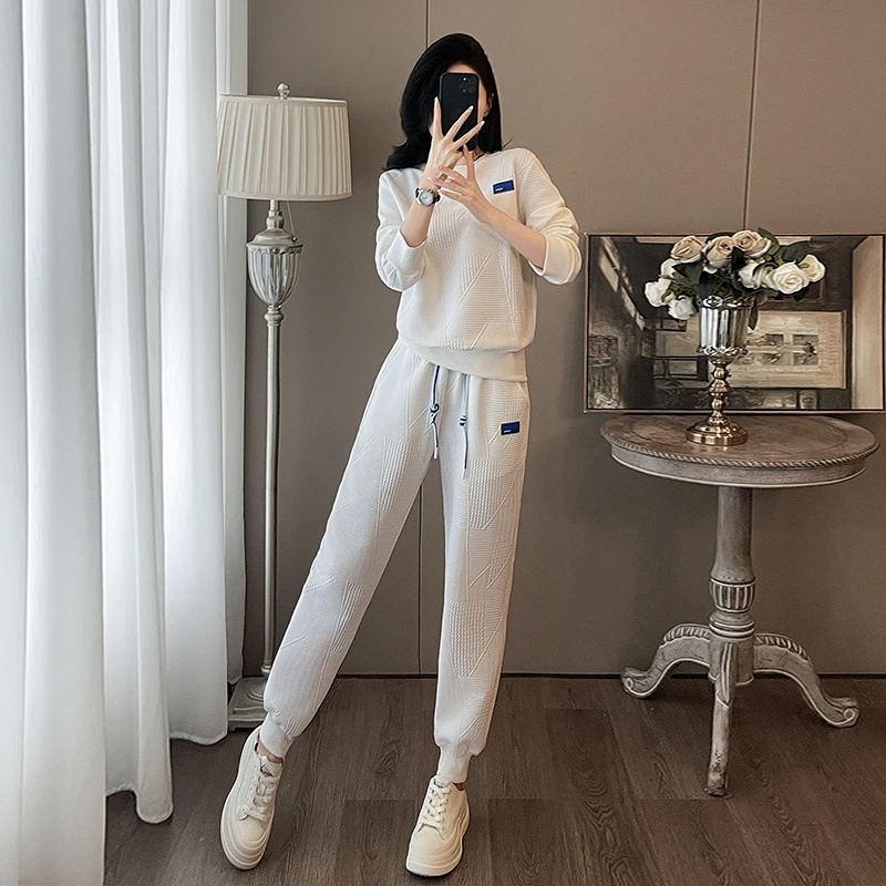 High quality white casual sports pants long sleeved set for women in autumn new high-end fashion and age reducing two-piece set