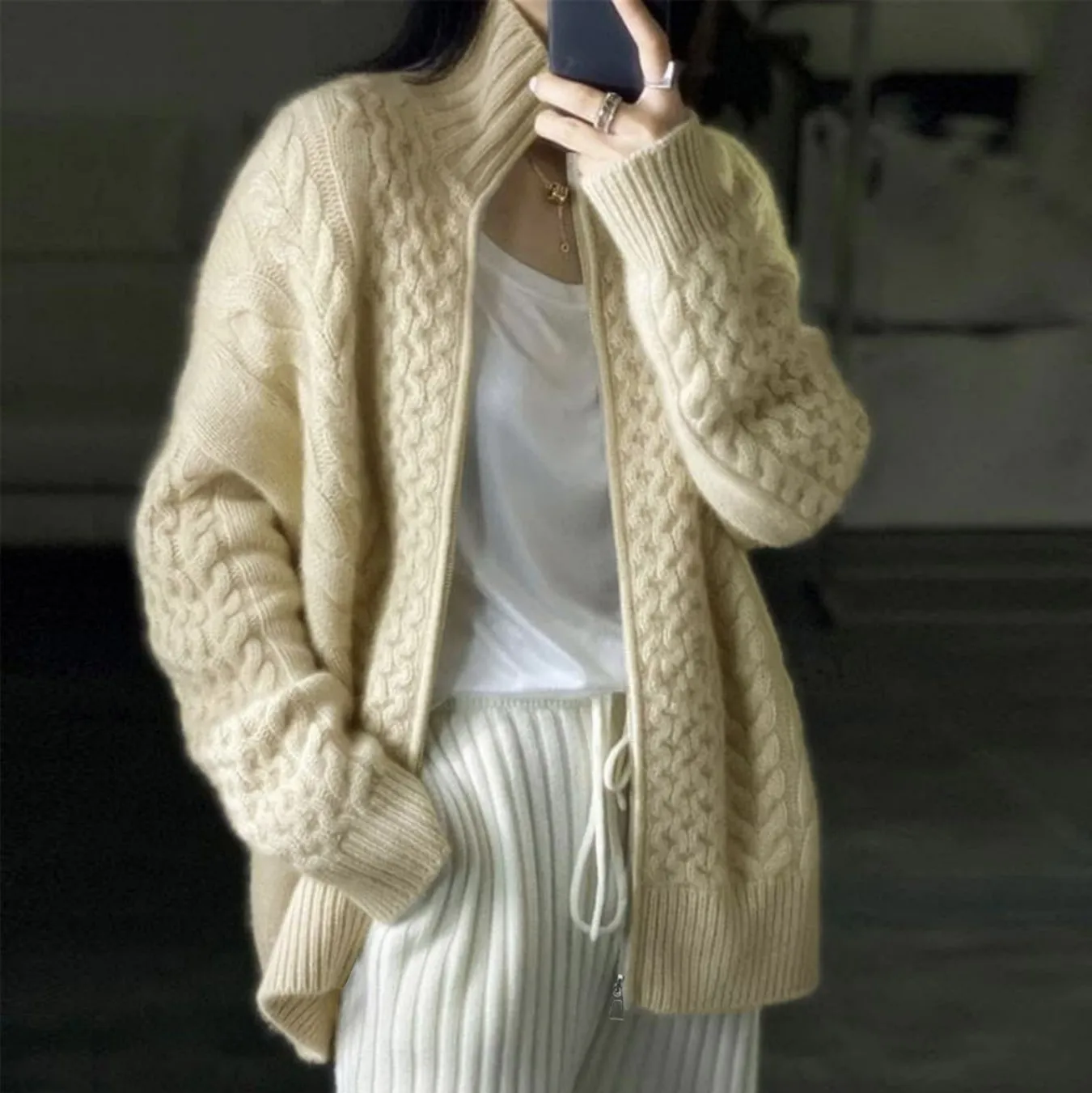 

Women's Oversized Beige Cable Knit Sweater Casual Long Sleeve Half-Zip Pullover with Pockets Comfortable Knitwear