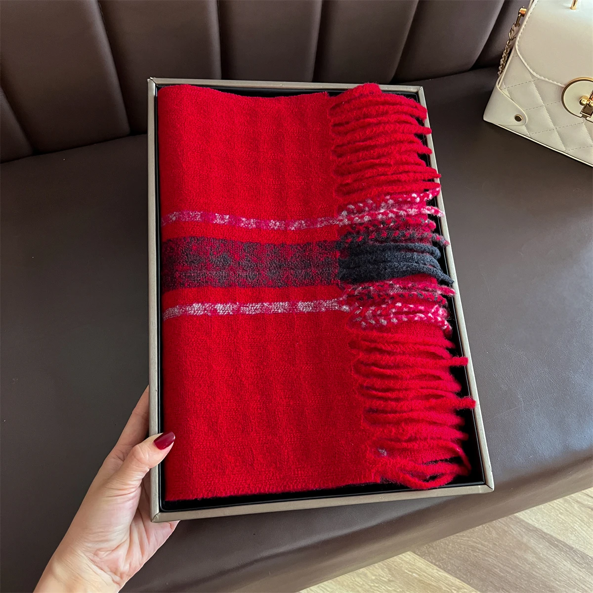 وشاح شتوي فاخر للسيدات من الكشمير الدافئ ماركة الباشمينا فولارد شالات نسائية يلتف سميكة وناعمة Bufanda المعطف والأوشحة سرق 2025