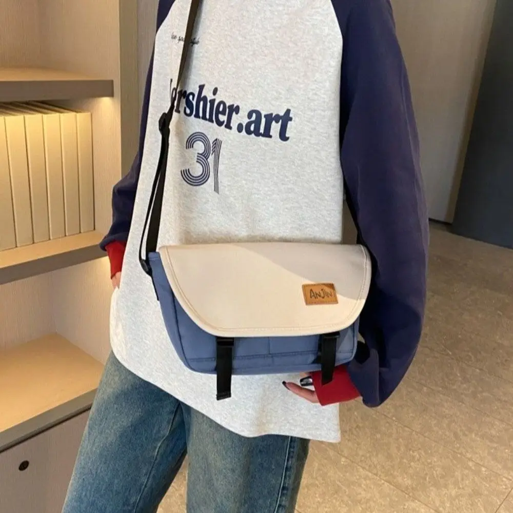 حقيبة مدرسية ذات سعة كبيرة من النايلون حقيبة ساعي البريد على الطراز الكوري حقيبة كتف نسائية متعددة الجيوب بغطاء قلاب حقيبة ساعي البريد للنساء