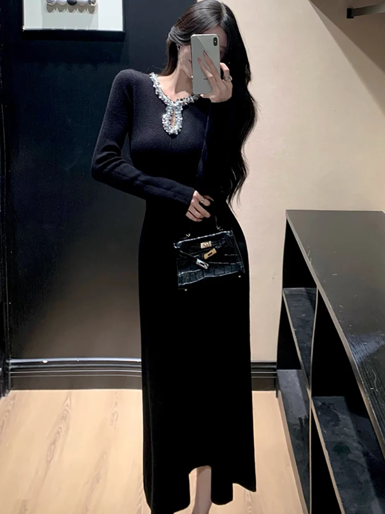 Otoño Invierno negro tejido diamantes vestido con cuello en V mujeres elegante vestido de lujo vestido 2025 coreano Vintage ceñido Festival suéteres