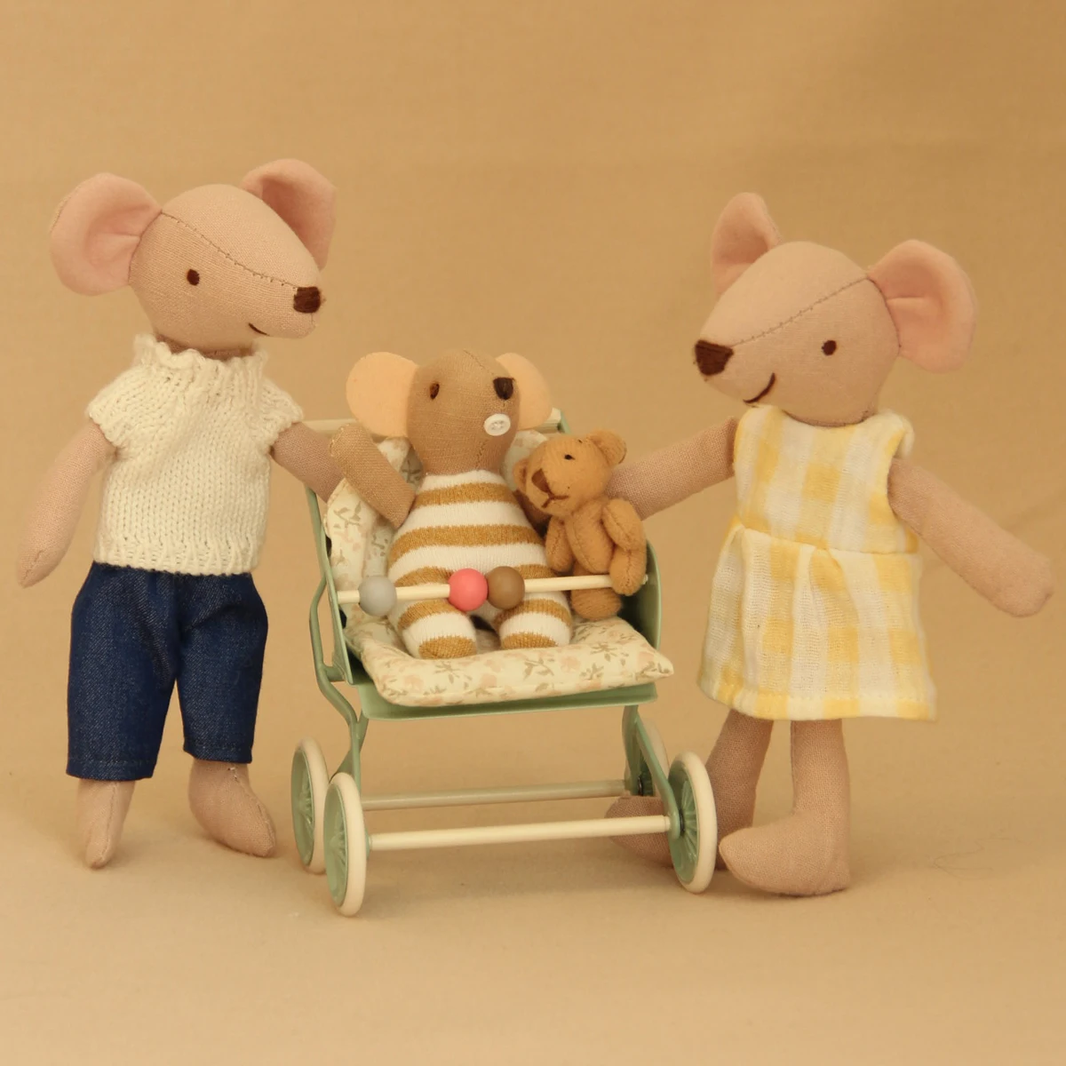 1:12 Miniature Simulation Furniture Baby Stroller in Lotus Pink and Light Green, Suitable for Dollhouse Home Decor