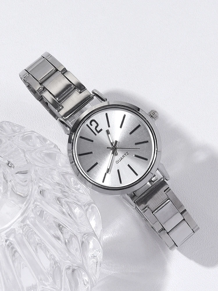 ساعة كوارتز كاجوال وعصرية للرجال مكونة من 4 قطع، ساعة كوارتز نسائية بسيطة مع مجموعة سوار مغناطيسي على شكل قلب