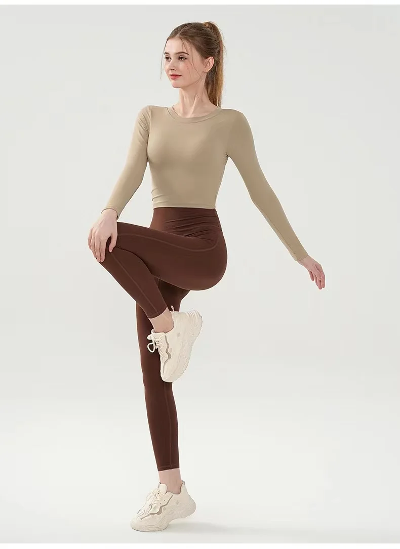 Modische Sport-Oberteile für Pilates und Laufen mit Brustpolster, Fitness-Langarmshirt, Enganliegend, Schnelltrocknend, Yoga-Oberteil, Outdoor-Bekleidung – Detail 3